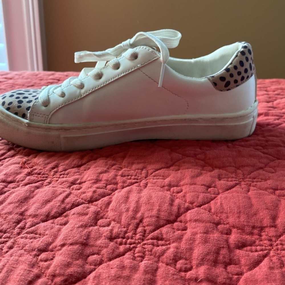 Universal Threads sneakers - Picture 5 of 6
